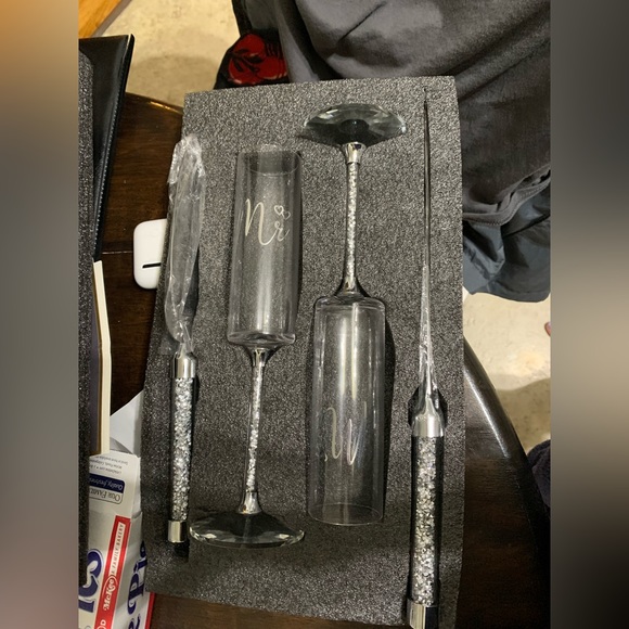 Wedding set. Toast glasses, knife and server. - Picture 2 of 2